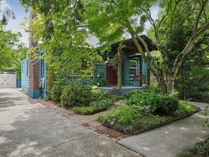 5900 NE Ainsworth St, Portland