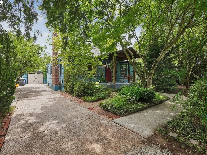 5900 NE Ainsworth St, photo 3